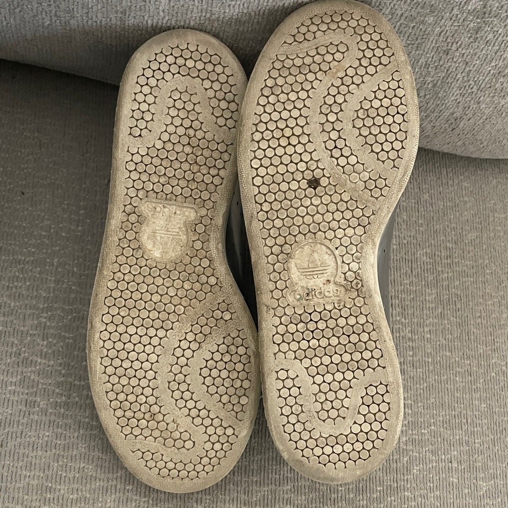 Stan Smith Adidas liquid silver sneakers US 7 - Picture 10 of 11